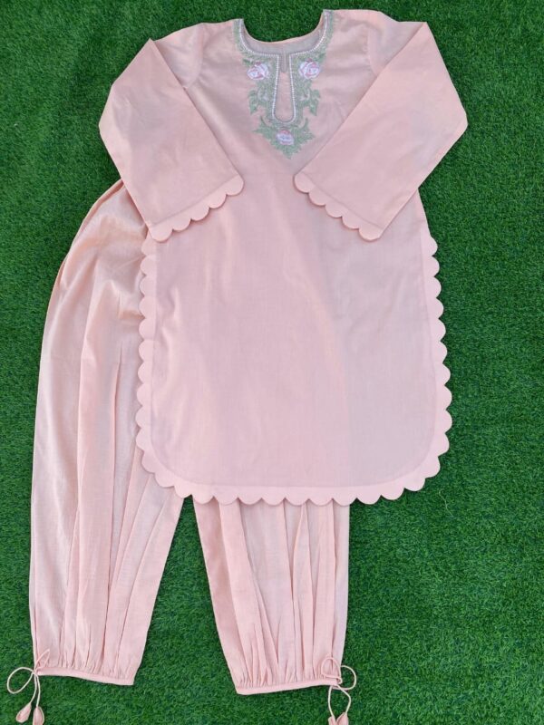 Lawn 2-Piece Set